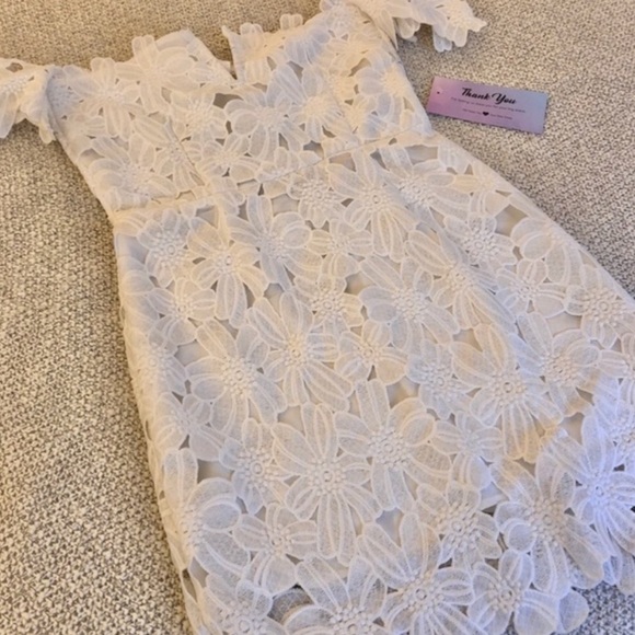 NWT Luxxel White Lace Off The Shoulder Dress Size Small - Picture 4 of 5